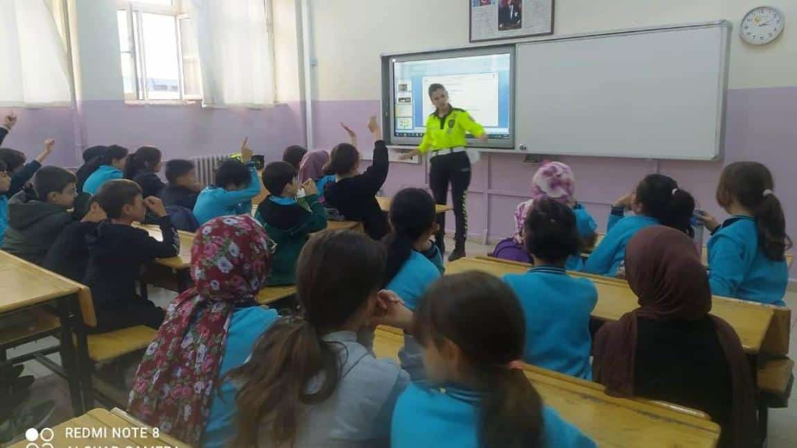Bitlis Emniyet Müdürlüğü'nden Öğrencilerimize Yönelik Seminer Verildi