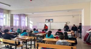AFAD Görevlileri Deprem Anı Yapılacaklar Konusunda Öğrencilerimizi Bilgilendirdi